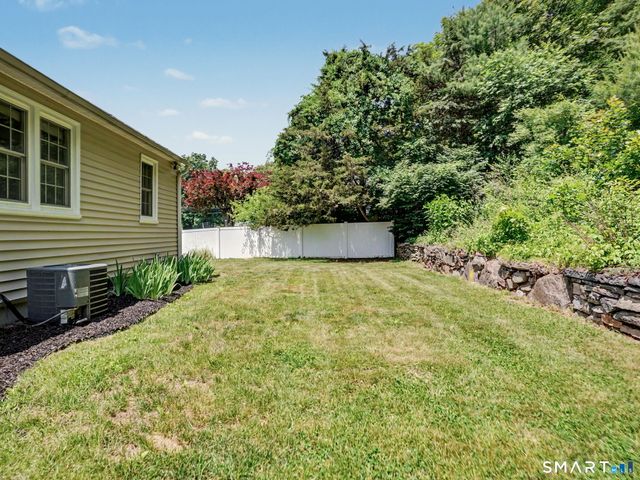 18 Wyant Road, Oxford, CT 06478