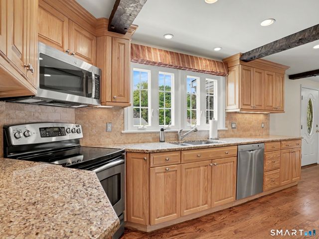 18 Wyant Road, Oxford, CT 06478