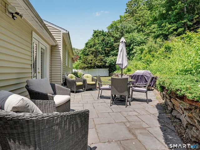 18 Wyant Road, Oxford, CT 06478