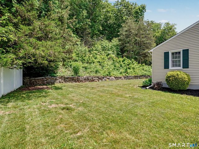 18 Wyant Road, Oxford, CT 06478