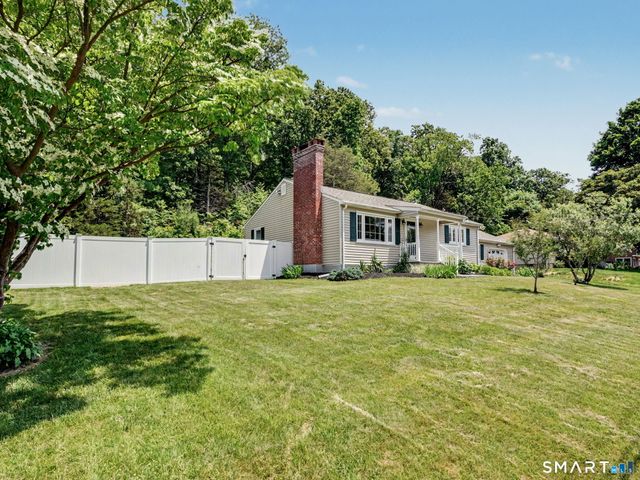 18 Wyant Road, Oxford, CT 06478