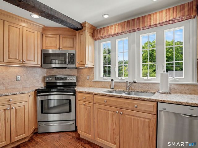 18 Wyant Road, Oxford, CT 06478
