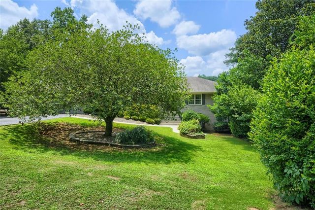 1909 Lake Lucerne Way SW, Lilburn, GA 30047