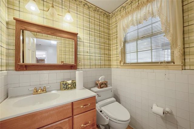 1909 Lake Lucerne Way SW, Lilburn, GA 30047