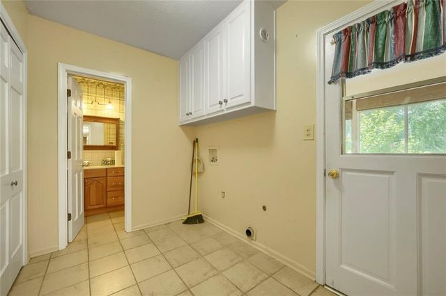 1909 Lake Lucerne Way SW, Lilburn, GA 30047