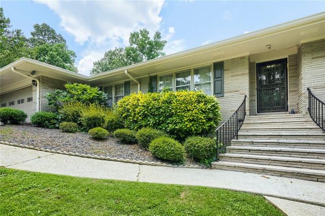 1909 Lake Lucerne Way SW, Lilburn, GA 30047