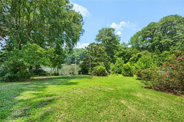 1909 Lake Lucerne Way SW, Lilburn, GA 30047