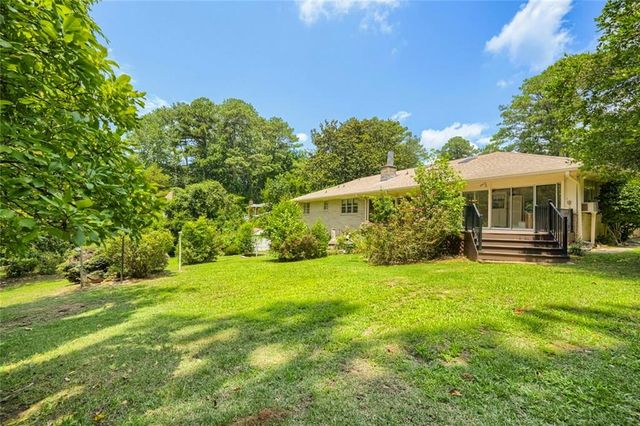 1909 Lake Lucerne Way SW, Lilburn, GA 30047