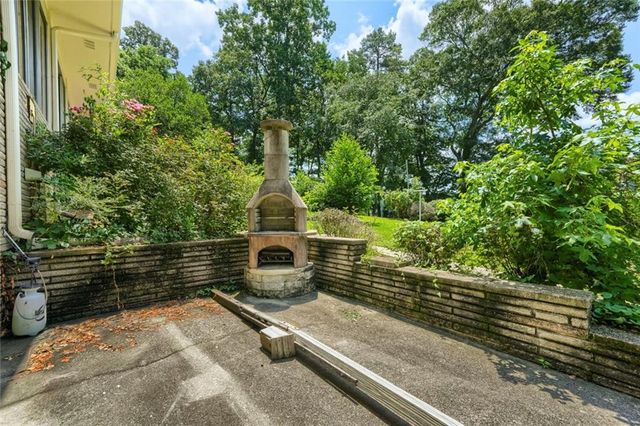 1909 Lake Lucerne Way SW, Lilburn, GA 30047