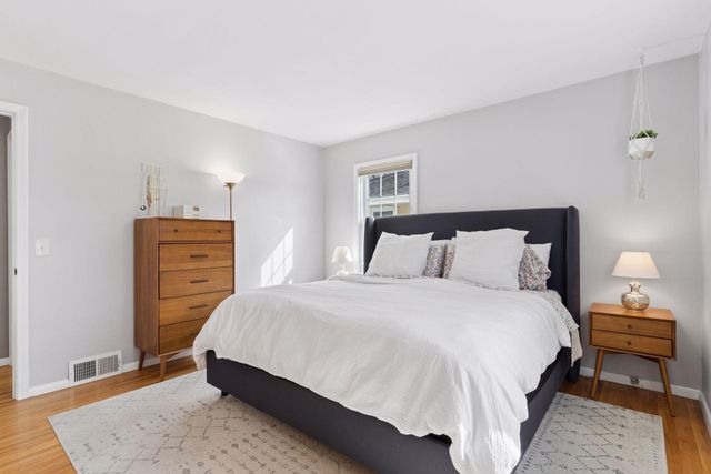 2010 W 54th Street, Minneapolis, MN 55419
