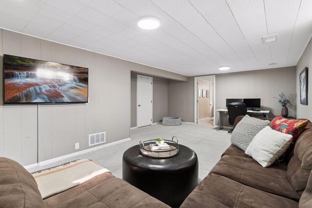 2010 W 54th Street, Minneapolis, MN 55419