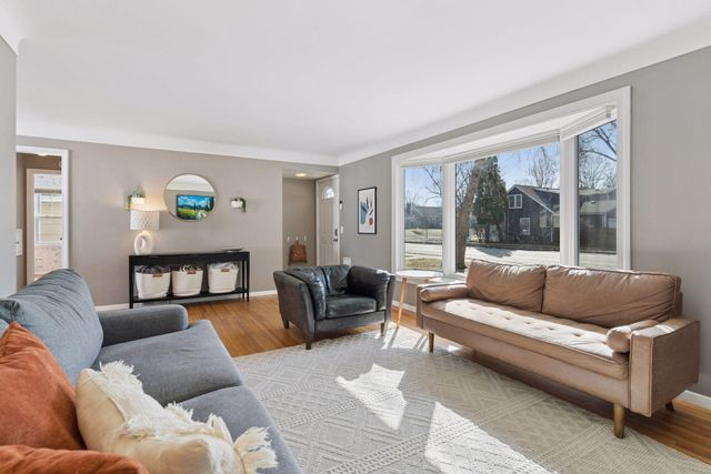 2010 W 54th Street, Minneapolis, MN 55419