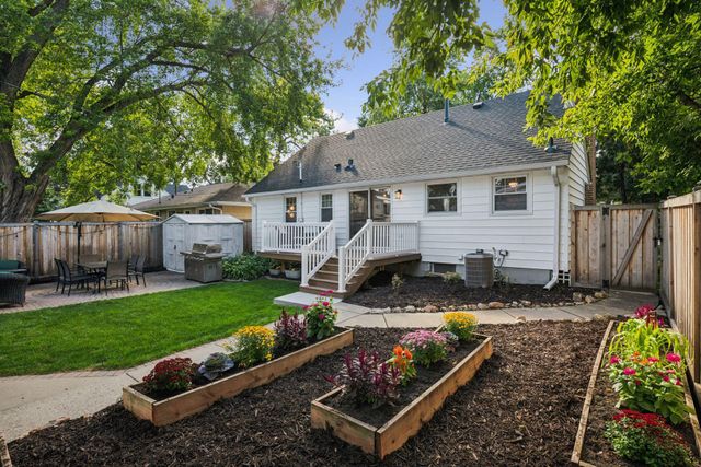 2010 W 54th Street, Minneapolis, MN 55419