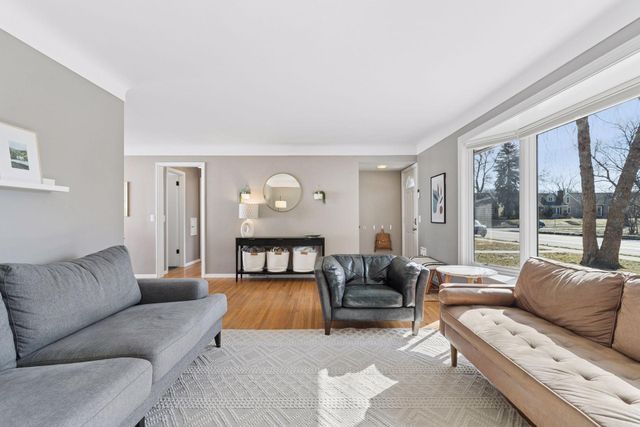 2010 W 54th Street, Minneapolis, MN 55419