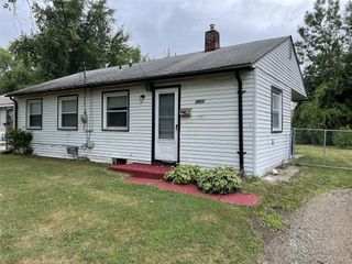 2611 CALEDONIA, Westland, MI 48186