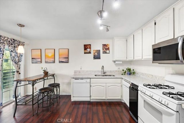 1083 Lakeview, Azusa, CA 91702