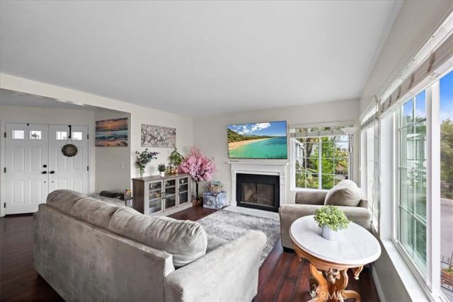 1083 Lakeview, Azusa, CA 91702