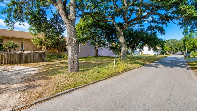 1795 17TH STREET S, St Petersburg, FL 33712