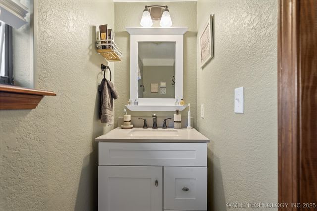 103 Lockwood, Ardmore, OK 73401