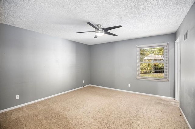 5864 N Beaman Avenue, Kansas City, MO 64151