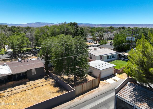 1411 W Ivesbrook Street, Lancaster, CA 93534