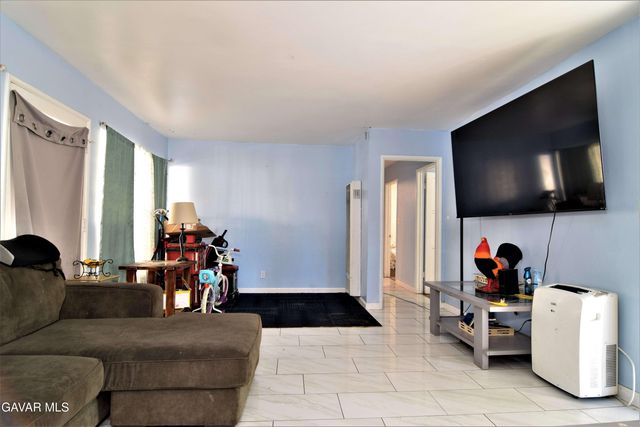 1411 W Ivesbrook Street, Lancaster, CA 93534