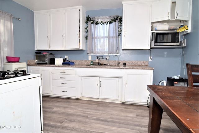 1411 W Ivesbrook Street, Lancaster, CA 93534