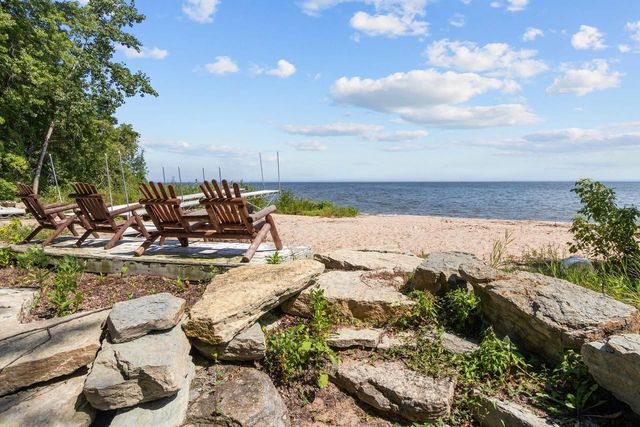 1938 COTTAGE ROAD, Little Suamico, WI 54141