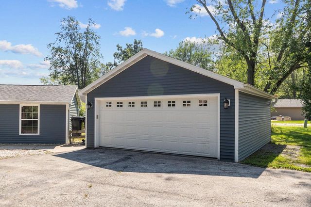 1938 COTTAGE ROAD, Little Suamico, WI 54141