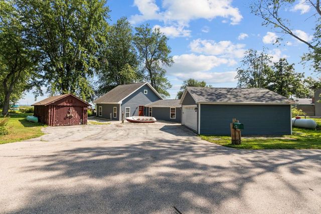 1938 COTTAGE ROAD, Little Suamico, WI 54141