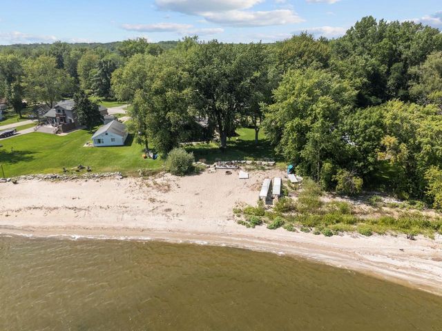 1938 COTTAGE ROAD, Little Suamico, WI 54141