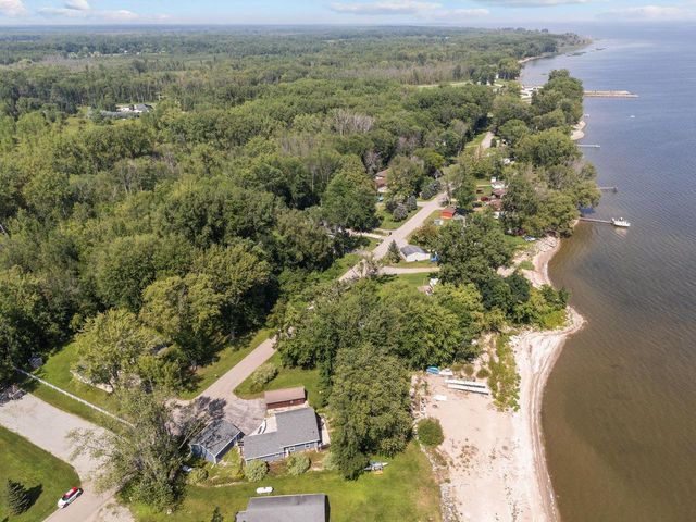 1938 COTTAGE ROAD, Little Suamico, WI 54141