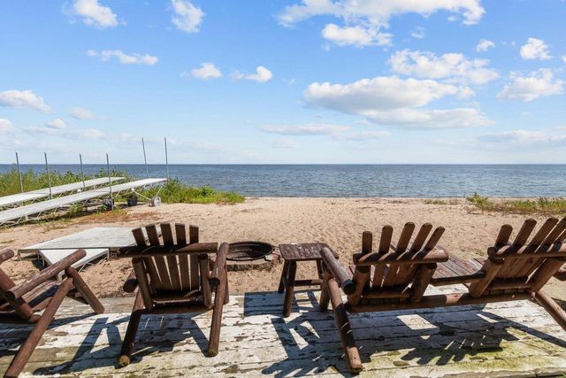 1938 COTTAGE ROAD, Little Suamico, WI 54141