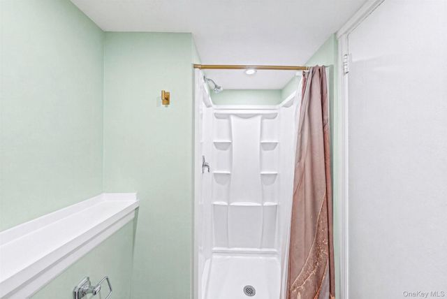 833 N Fulton Avenue, Lindenhurst, NY 11757