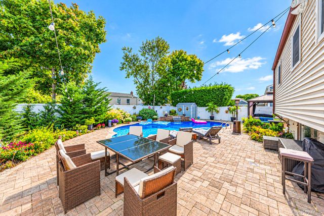 833 N Fulton Avenue, Lindenhurst, NY 11757