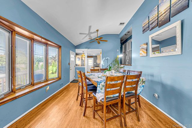 833 N Fulton Avenue, Lindenhurst, NY 11757