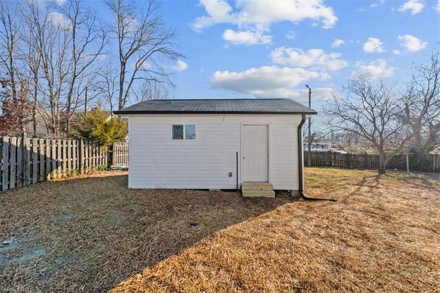 105 Charles Street, Thomasville, NC 27360