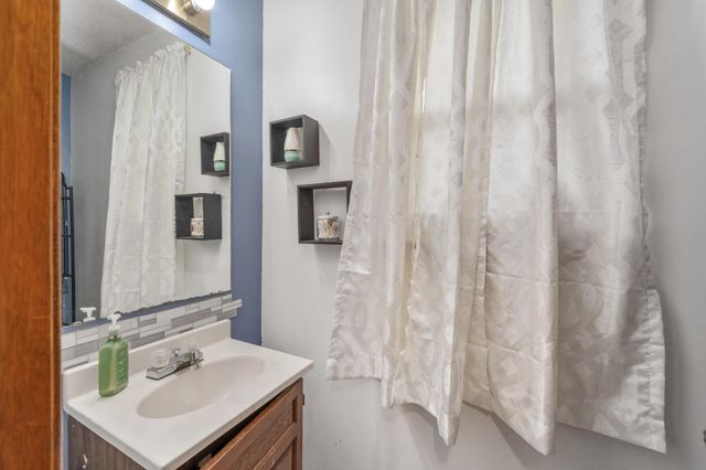 3 N Willow, Mulvane, KS 67110