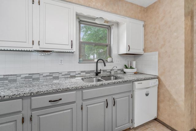 3 N Willow, Mulvane, KS 67110