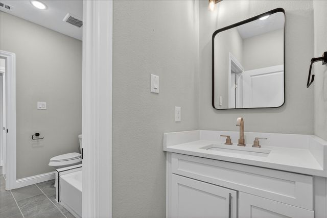 804 Premier, Grand Prairie, TX 75051