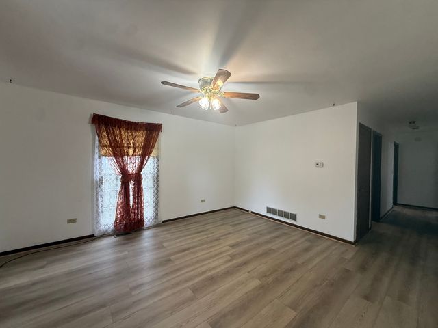 1406 Kaskaskia Avenue, Elgin, IL 60123