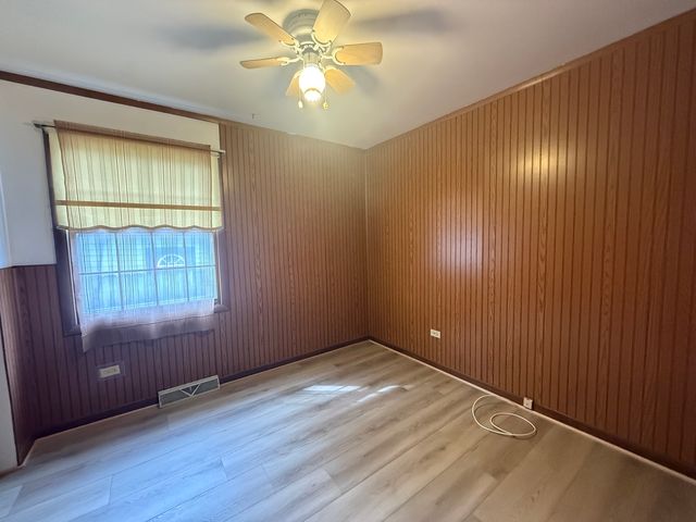 1406 Kaskaskia Avenue, Elgin, IL 60123