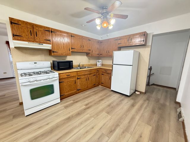 1406 Kaskaskia Avenue, Elgin, IL 60123