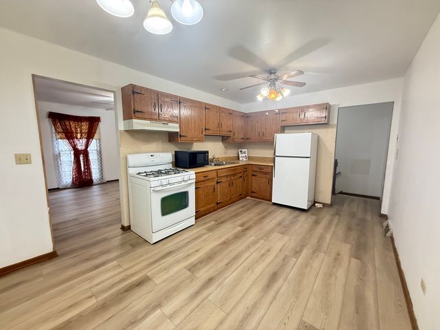1406 Kaskaskia Avenue, Elgin, IL 60123