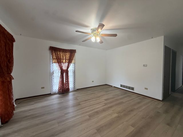 1406 Kaskaskia Avenue, Elgin, IL 60123