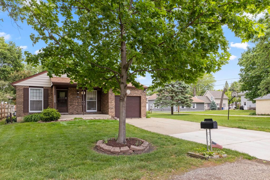 1406 Kaskaskia Avenue, Elgin, IL 60123