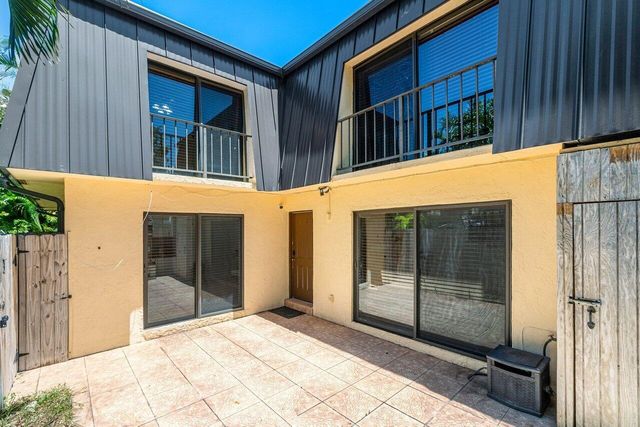 2453 Waterside Drive, Lake Worth, FL 33461