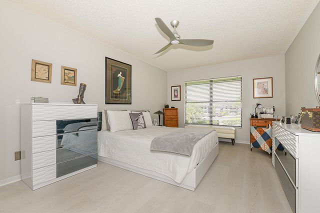 950 S Kanner Highway 905, Stuart, FL 34994