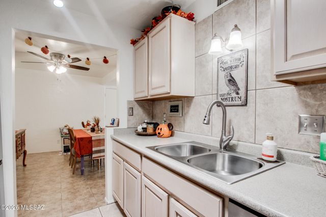 625 S Prudence Rd Apt 203, Tucson, AZ 85710