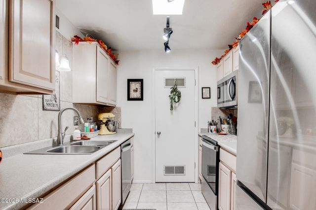 625 S Prudence Rd Apt 203, Tucson, AZ 85710